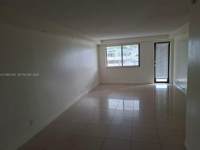 Building Photo - 301 Golden Isles Dr