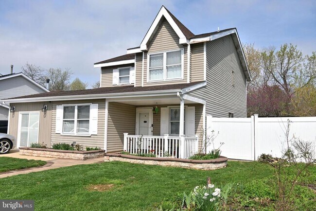 Building Photo - 36 Danbury Dr