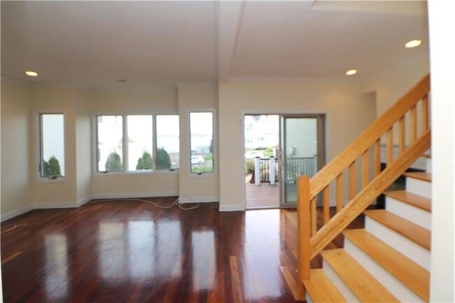 Building Photo - 143 Grovers Ave