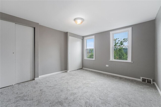 Building Photo - 160 Hazelwood Ave