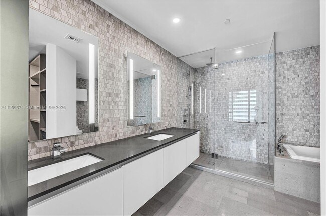 Building Photo - 88 SW 7th St