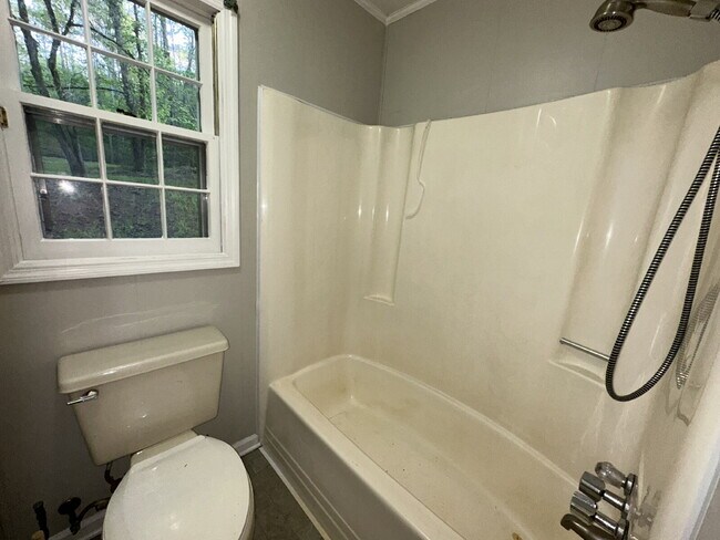 Building Photo - Check out this lovely 4 sided brick home located in Pine Mountain, GA