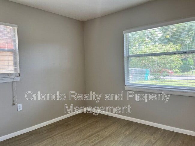 Building Photo - 5017 Elese St