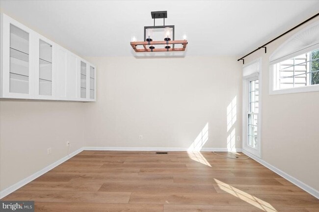 Building Photo - 4576 Fair Valley Dr