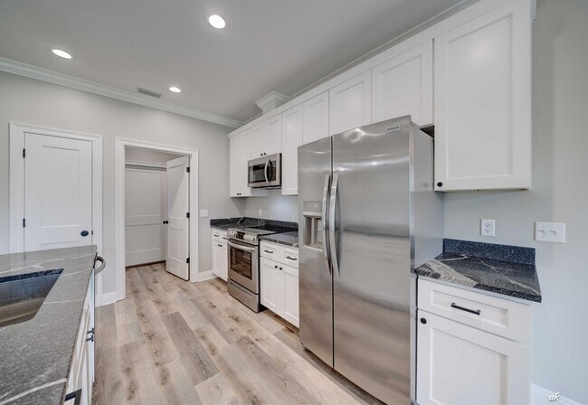 Building Photo - 4447 Huckleberry Ln