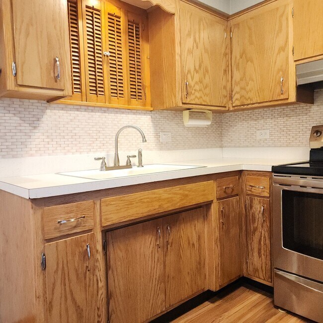 Building Photo - 10332 S Komensky Ave