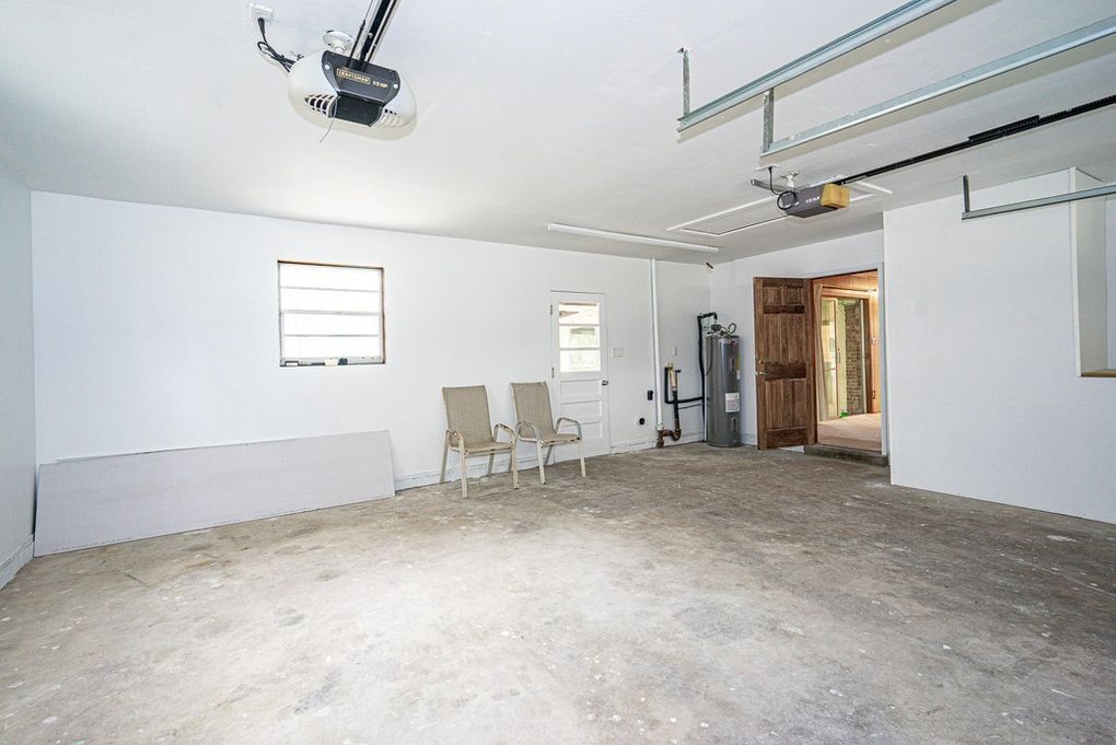 Garage - 722 Revere Ave