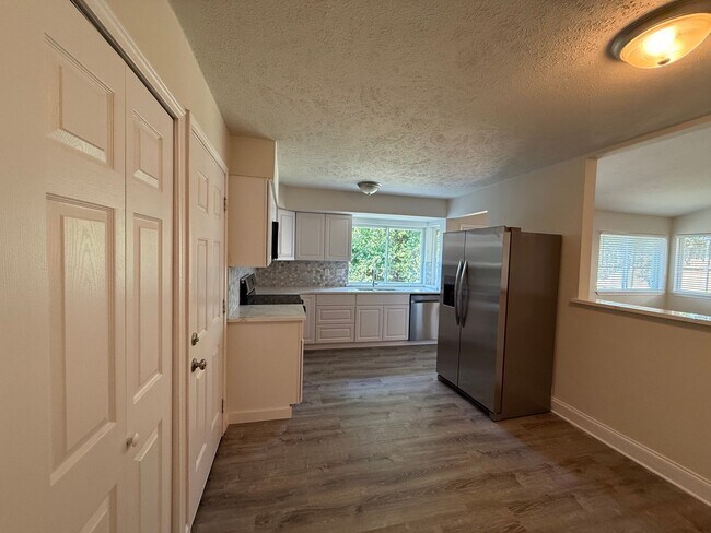 Building Photo - 3527 Cotillion Dr
