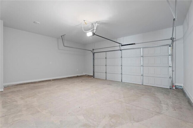 Building Photo - 156 Flier Dr