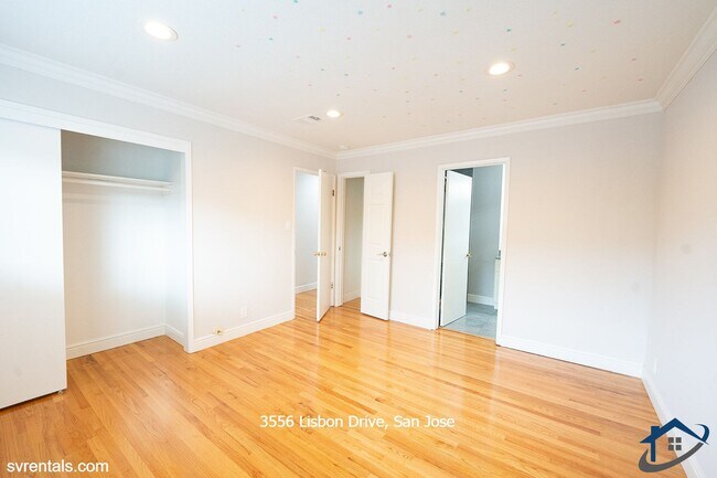 Building Photo - 3556 Lisbon Dr