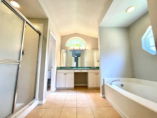 Building Photo - SPACOUS  3/2 OVIEDO POOL HOME in Twin Rivers!