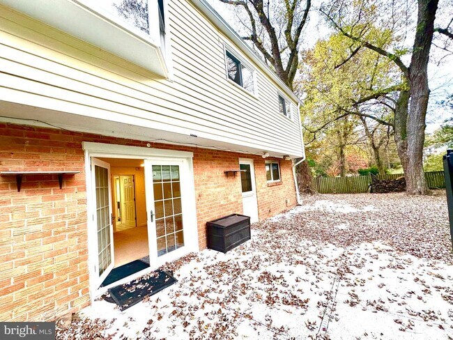 Building Photo - 5 Charen Ct