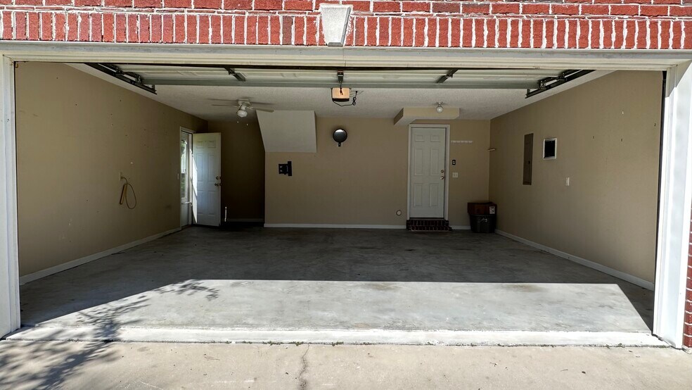 Garage - 145 White Dogwood Ln