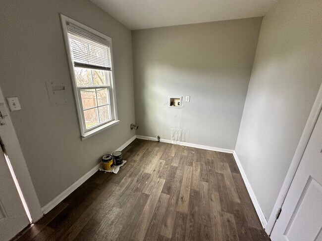 Building Photo - Three Bed NE OKC