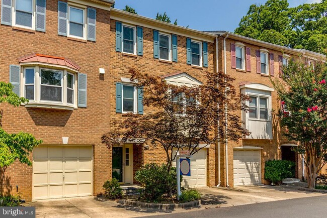 Building Photo - 1059 N George Mason Dr