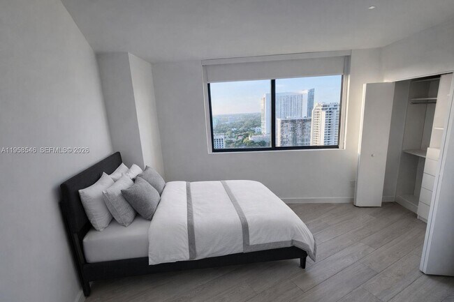 Building Photo - 501 NE 31st St