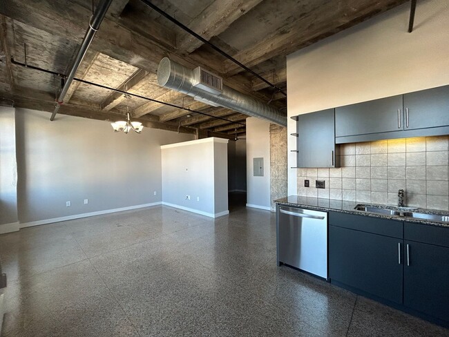 Building Photo - Downtown Fort Worth Texas Condo For Rent "...