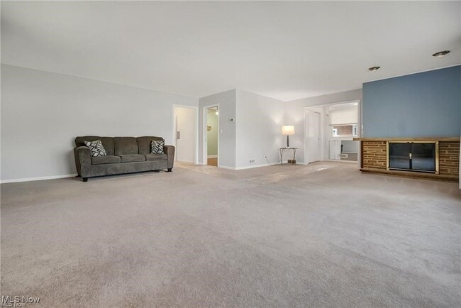 Building Photo - 6175 Vernondale Dr