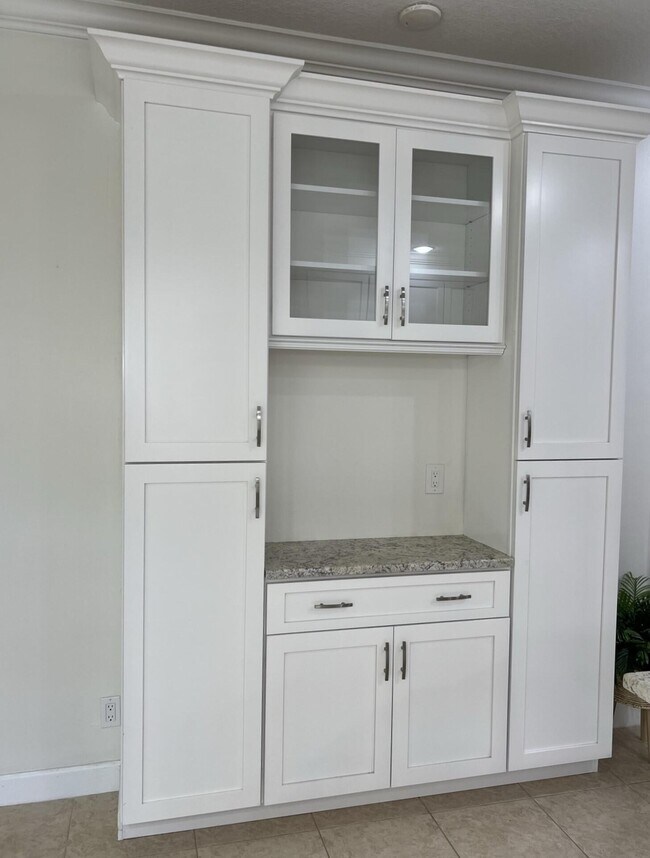 Building Photo - 7032 Willow Pine Way