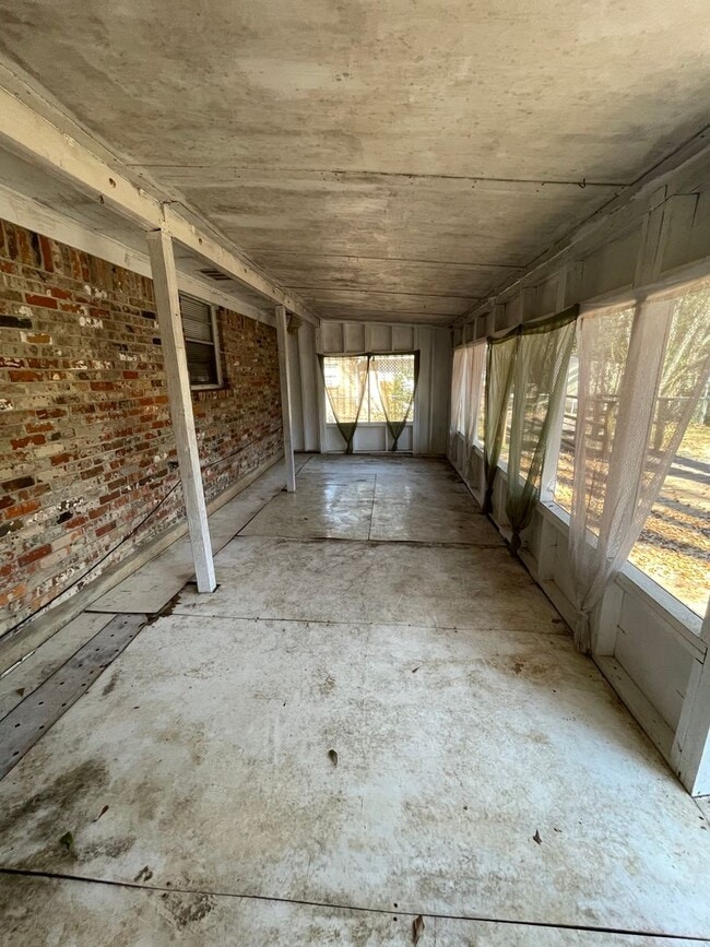 Building Photo - ** 4 bedrooms, 2 bath Located off Atlanta Hwy ** Call 334-366-9198 to schedule a self tour