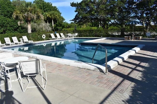 Building Photo - 454 Lakeview Dr