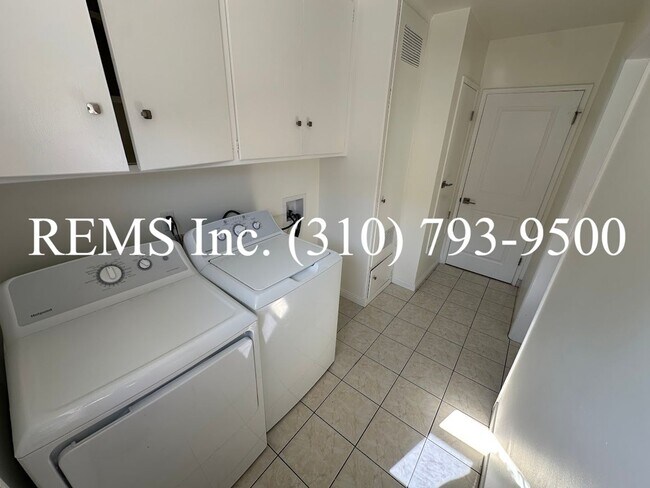 Building Photo - Beautifully Updated Home with 2-Car Garage & Large Bonus Family Room