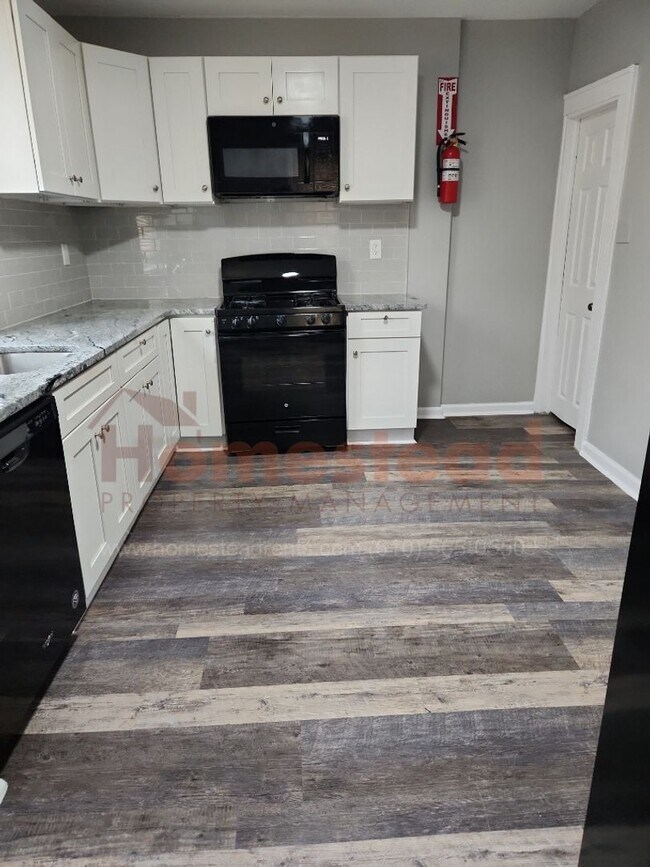 Building Photo - 5 BEDROOM HOME FOR RENT IN COLLINGDALE!