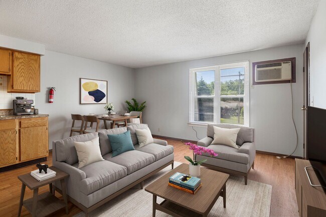 Building Photo - 1 Bedroom/ 1 Bathroom Apartments- Great Location! Pet Friendly!