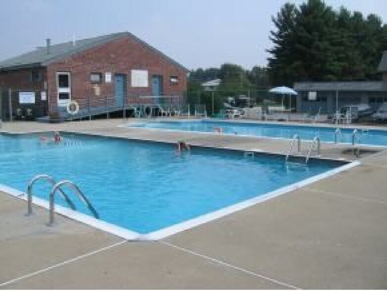 Building Photo - 4 Roedean Dr