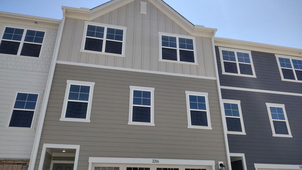 Building Photo - Room in Townhome on Terrawood Dr