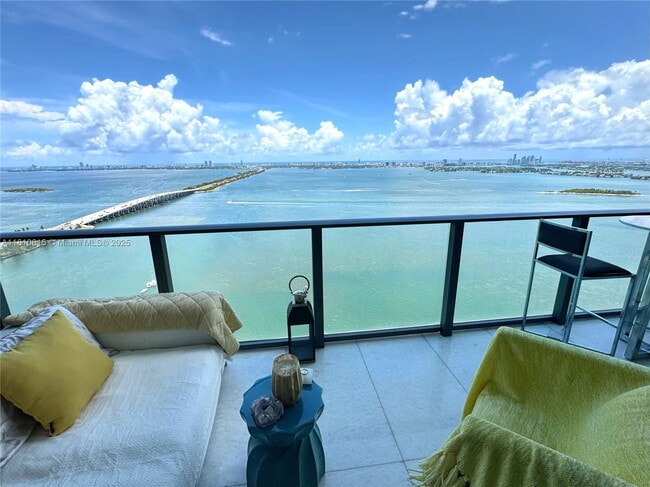 Primary Photo - 3131 NE 7th Ave