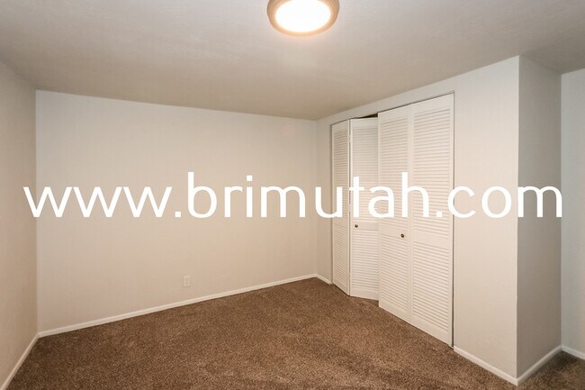 Building Photo - 1105 Laird Ave S