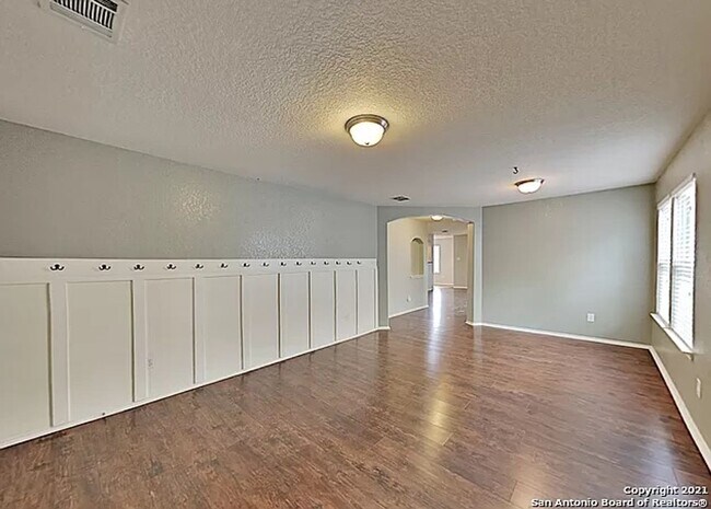 Building Photo - OPEN FLOOR PLAN  |  2 LIVING AREAS  |  4 B...