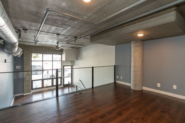 Building Photo - +++ LOOK NO FURTHER STUNNING 1BD LOFT WITH...