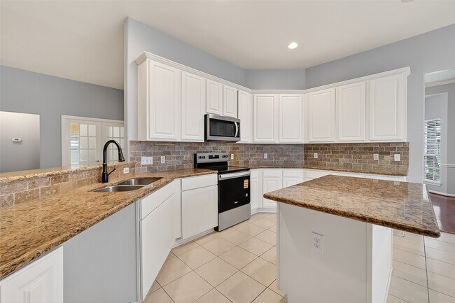 Building Photo - 23719 River Pl Dr