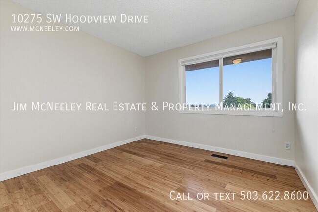 Building Photo - 10275 SW Hoodview Dr