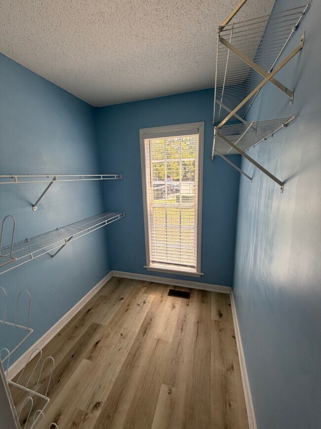 Building Photo - 401 Flagg Rd