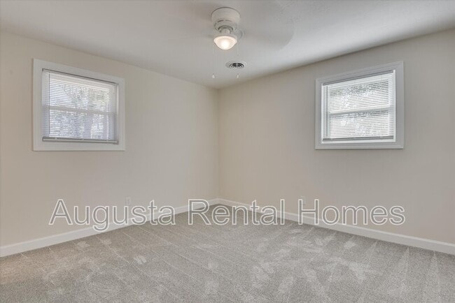 Building Photo - 2336 Prague Ct