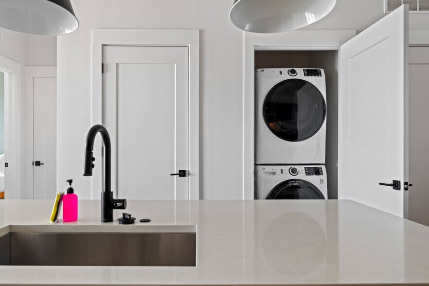 Building Photo - 801 N Mac Dill Ave