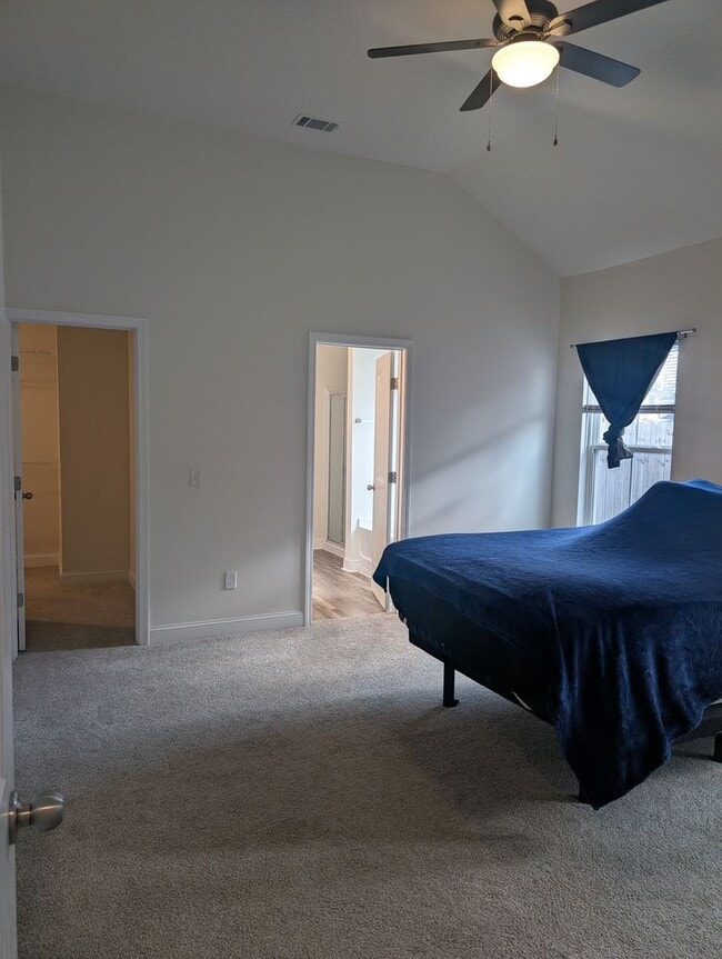 Building Photo - ? For Rent – Spacious 4 Bedroom, 2 Bathroo...