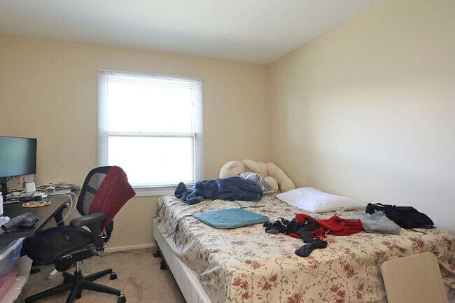 Building Photo - 2800 Northampton Dr