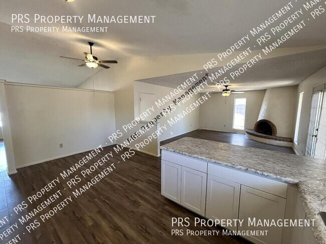 Building Photo - 3226 N Sycamore Pl