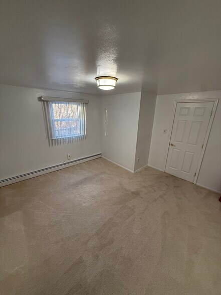 Building Photo - 2355 Vista Ct