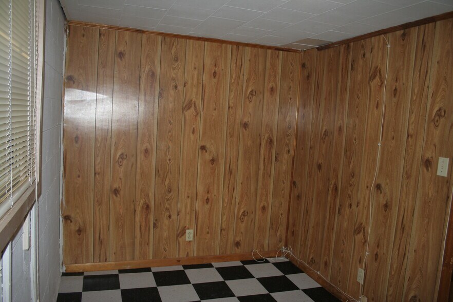 Building Photo - 3695 Weyland Dr