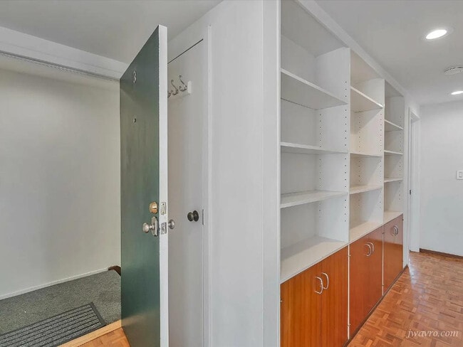 Building Photo - 112 Pfeiffer St