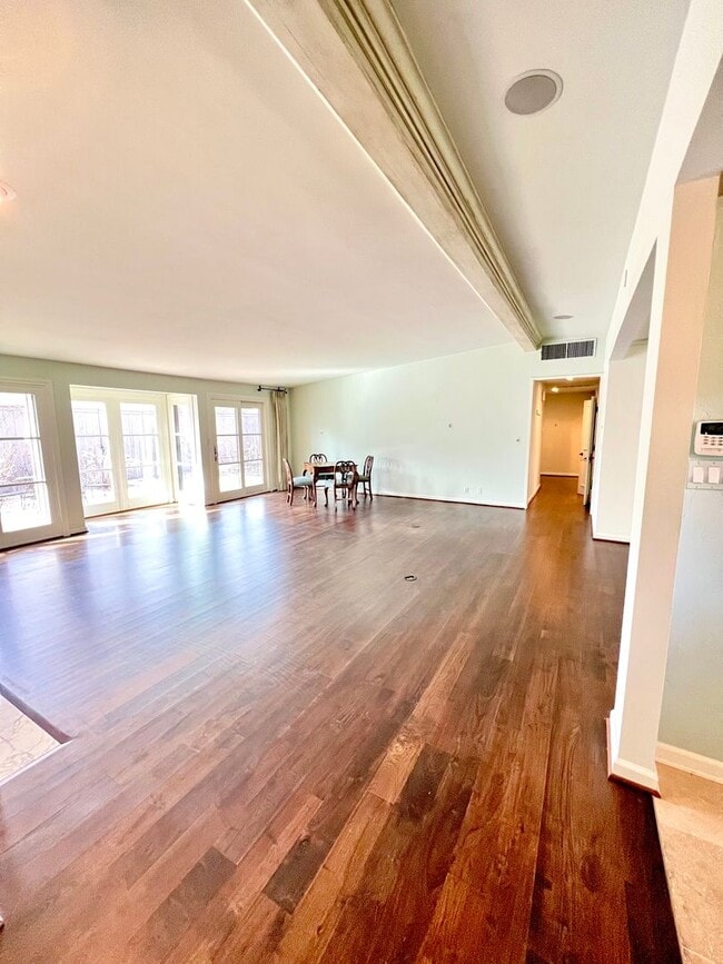 Building Photo - Rare rental opportunity in gated Garden Park!