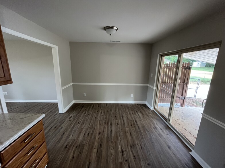 Building Photo - 125 Greenwood Cir
