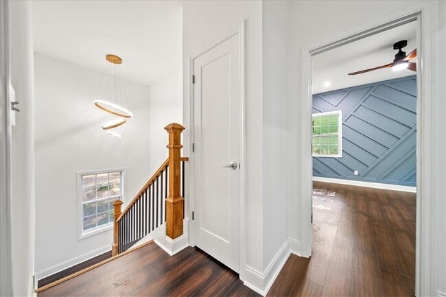 Building Photo - 1415 Almont Dr SW