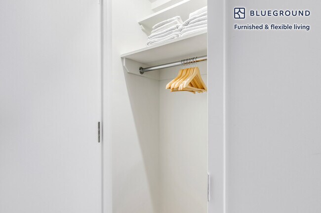 Building Photo - 340 E 51st St