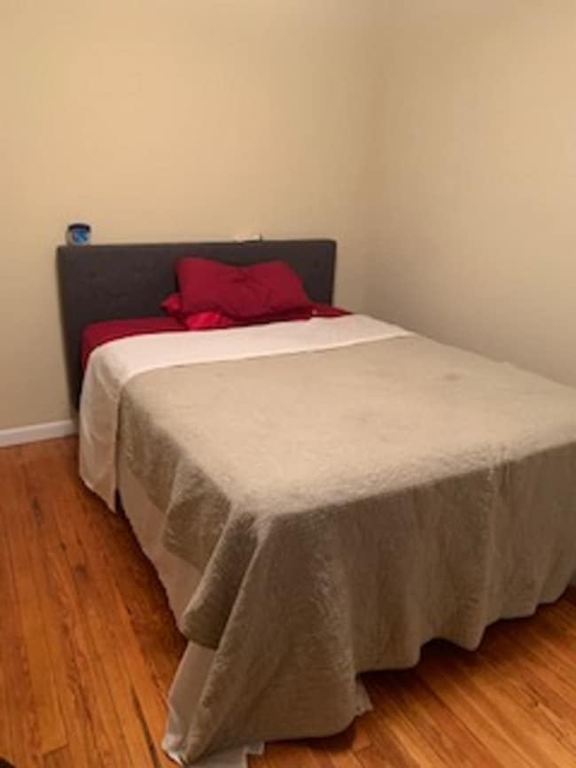 Building Photo - Two bedroom one bath close to law school